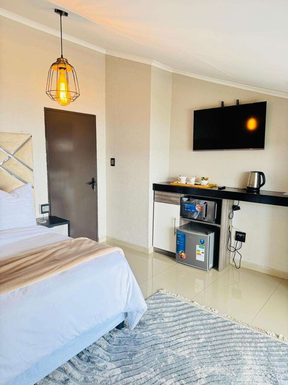The Holiday House Harties Hartbeespoort Exteriör bild