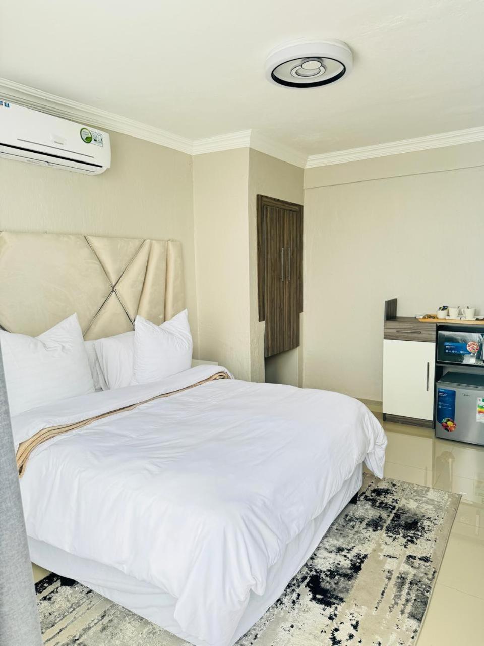 The Holiday House Harties Hartbeespoort Exteriör bild
